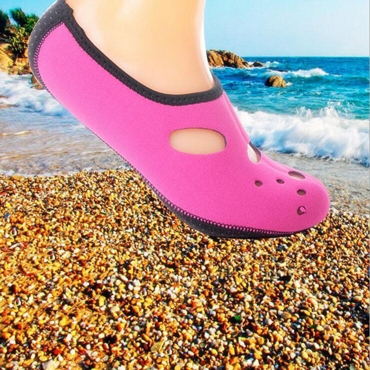 Stay comfortable and safe this summer by wearing our Non-slip Breathable Quick-Drying Beach Socks. With superior breathability and quick-drying technology, your feet will remain cool and dry all day long, while the non-slip grip prevents slips and falls!