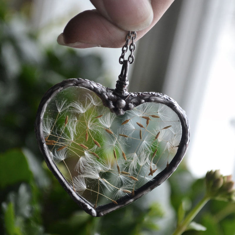 Make a wish with this beautiful handmade Dandelion Make-A-Wish Necklace. The delicate dandelion pendant is a reminder to always believe in your dreams and never stop wishing. Crafted with care, this necklace is a unique piece that will add a touch of magic to any outfit.