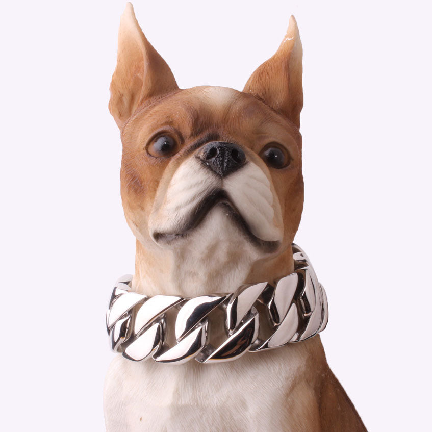 Elevate your dog’s style with this 32mm stainless steel gold chain collar, combining durability with refined elegance. Crafted from premium stainless steel, it offers lasting strength while the gold finish adds a touch of luxury.