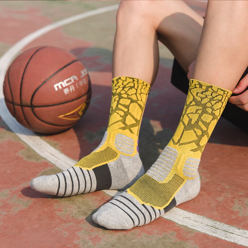 Experience the ultimate in comfort and performance with our High Quality Elite Sports Men's Sized Compression Socks! Designed for athletes, these socks provide targeted compression to increase blood flow and reduce muscle fatigue, allowing you to perform at your best.