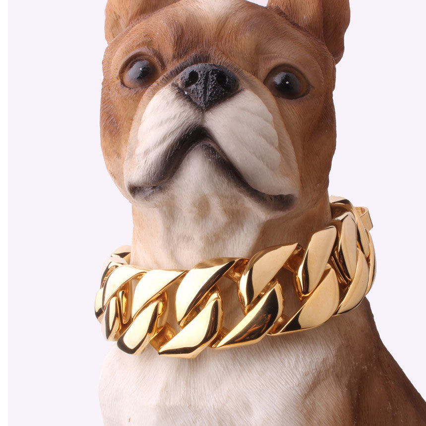 Elevate your dog’s style with this 32mm stainless steel gold chain collar, combining durability with refined elegance. Crafted from premium stainless steel, it offers lasting strength while the gold finish adds a touch of luxury.