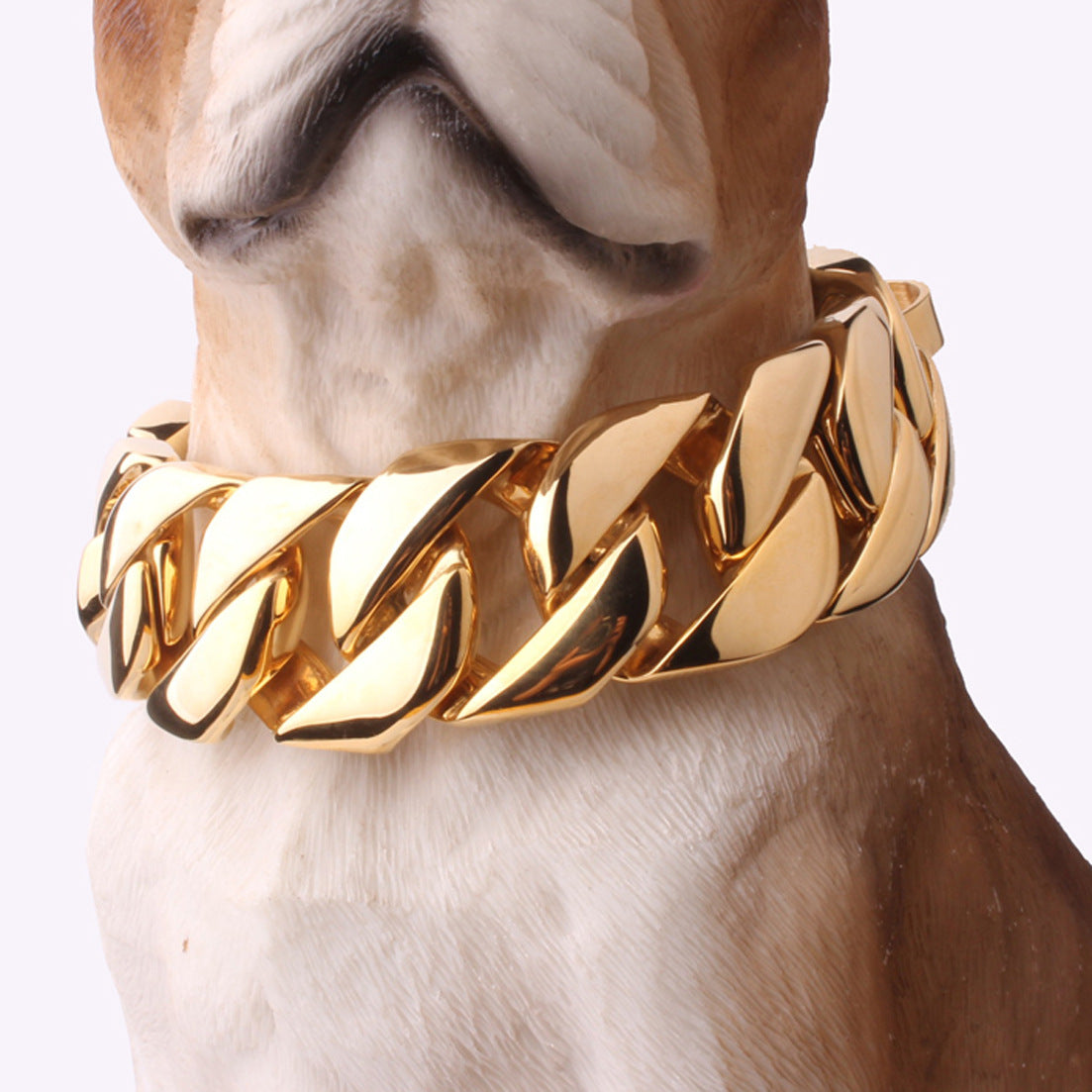 Elevate your dog’s style with this 32mm stainless steel gold chain collar, combining durability with refined elegance. Crafted from premium stainless steel, it offers lasting strength while the gold finish adds a touch of luxury.