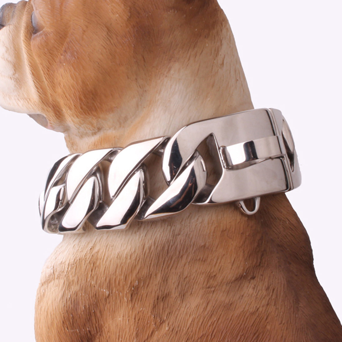 Elevate your dog’s style with this 32mm stainless steel gold chain collar, combining durability with refined elegance. Crafted from premium stainless steel, it offers lasting strength while the gold finish adds a touch of luxury.