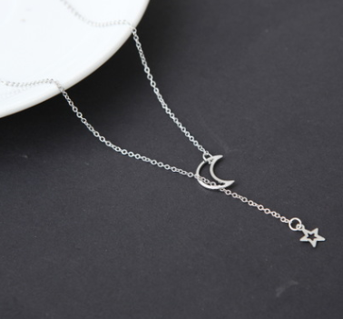 This clavicle short chain, minimalist design is perfect to match up with any outfit, especially the outfit of autumn and winter. It can add more charm to your style and makes you be the center of attention with this lovely moon and star pendant set. The necklace is beautifully packaged for gift giving. It is an ideal gift for lover, mom, friends, daughter on Valentine's Day, mother’s day, graduation, and so on.