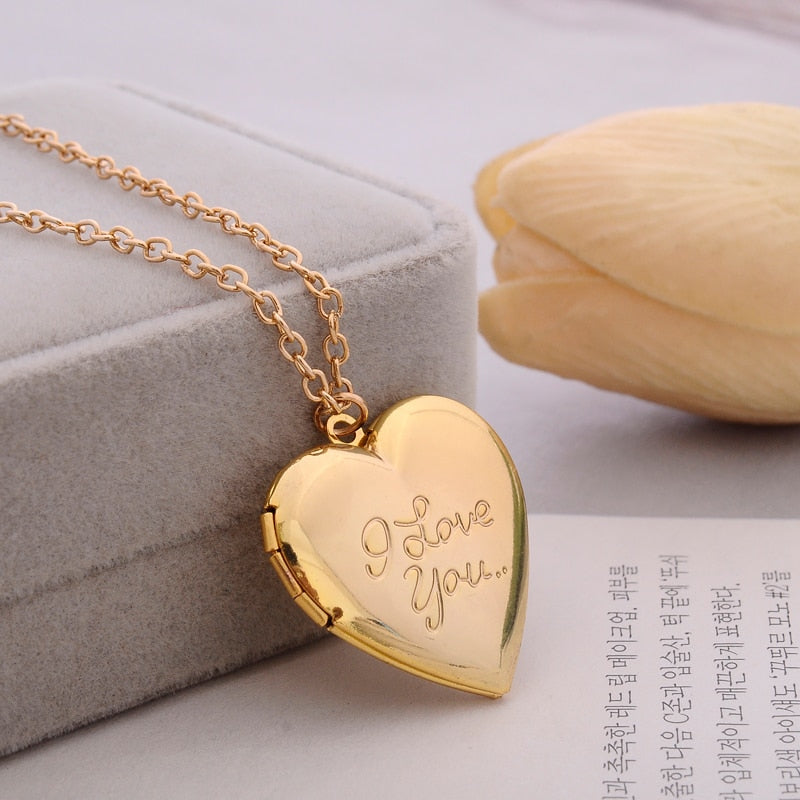 This beautiful locket is the perfect way to keep your special message close to your heart. Crafted using high-quality stainless steel and featuring intricate heart detailing, this piece of jewelry will last a lifetime. With a secure, snap-well closure, you can be sure your beloved message will remain safe and private.