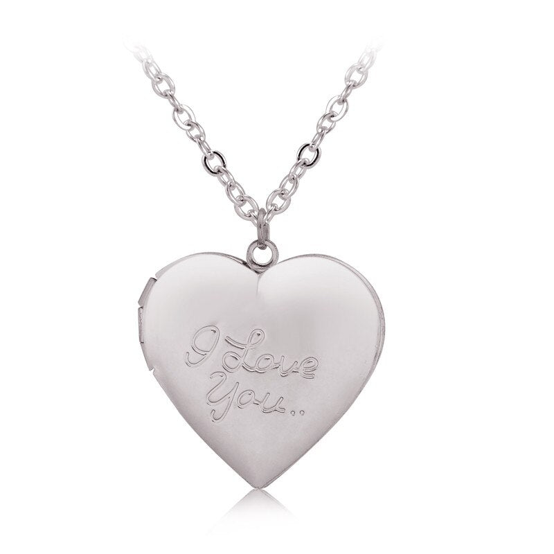 This beautiful locket is the perfect way to keep your special message close to your heart. Crafted using high-quality stainless steel and featuring intricate heart detailing, this piece of jewelry will last a lifetime. With a secure, snap-well closure, you can be sure your beloved message will remain safe and private.