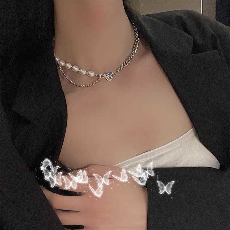 This chic Pearl & Metal Chain Heart Choker is crafted from a combination of metal and pearl chains that provide a luxuriously sophisticated look. The heart-shaped pendant adds a stylish, eye-catching detail that makes this piece a must-have accessory. Its adjustable chain ensures a comfortable, snug fit.