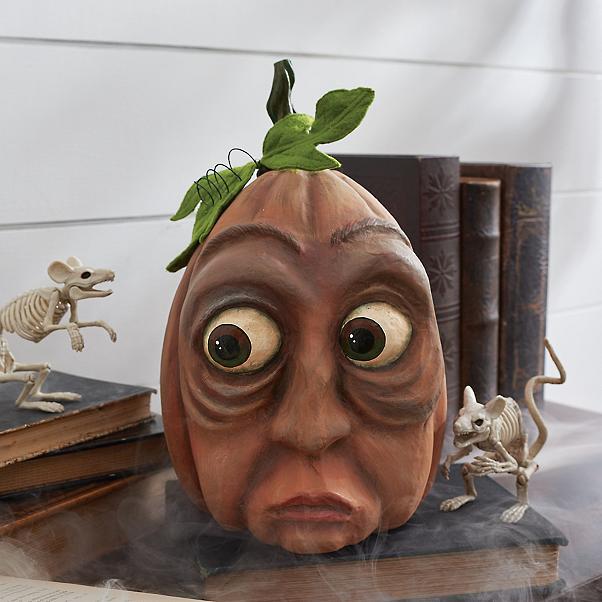 It makes people feel like being in a horror house, which is both fun and scary. Our pumpkin jewelry is made of high-quality resin, with safe ingredients, suitable for people and the environment. Decorate your Halloween party, haunted house, parade, show or deterrence, and entertain people who come to your house to play tricks.