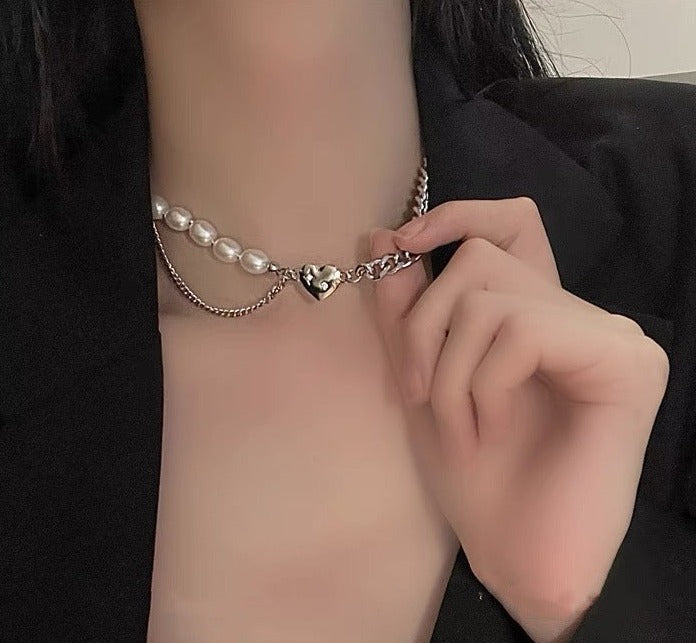 This chic Pearl & Metal Chain Heart Choker is crafted from a combination of metal and pearl chains that provide a luxuriously sophisticated look. The heart-shaped pendant adds a stylish, eye-catching detail that makes this piece a must-have accessory. Its adjustable chain ensures a comfortable, snug fit.