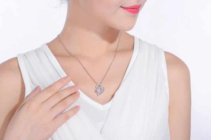 Looking for a romantic gift to please your loved one? These Romantic Love Rose Zircon Necklaces are perfect for any reason or any season. With so many styles to choose from you're sure to find the perfect heart necklace for your loves unique style.