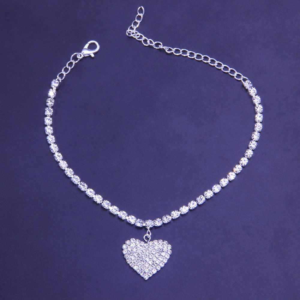 This classic and timeless Luxury Diamond Heart-Shaped Anklet offers a delicate and refined design crafted with intricate detailing and craftsmanship. Featuring genuine sterling silver plating and hand-set clear diamonds, this stylish anklet is sure to make a statement. The perfect combination of sparkle, quality, and elegance, this anklet is sure to last for years to come.