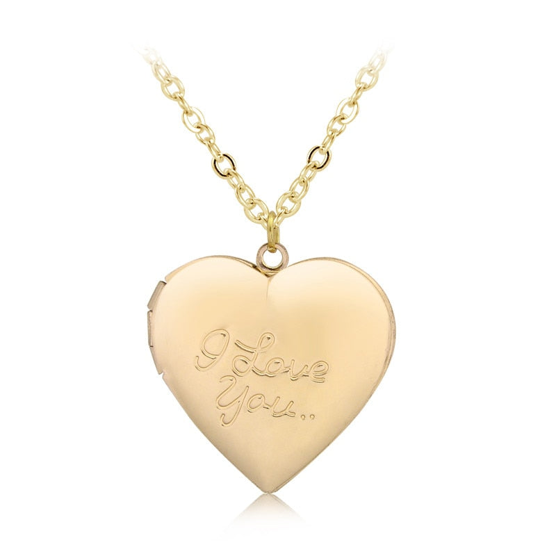 This beautiful locket is the perfect way to keep your special message close to your heart. Crafted using high-quality stainless steel and featuring intricate heart detailing, this piece of jewelry will last a lifetime. With a secure, snap-well closure, you can be sure your beloved message will remain safe and private.