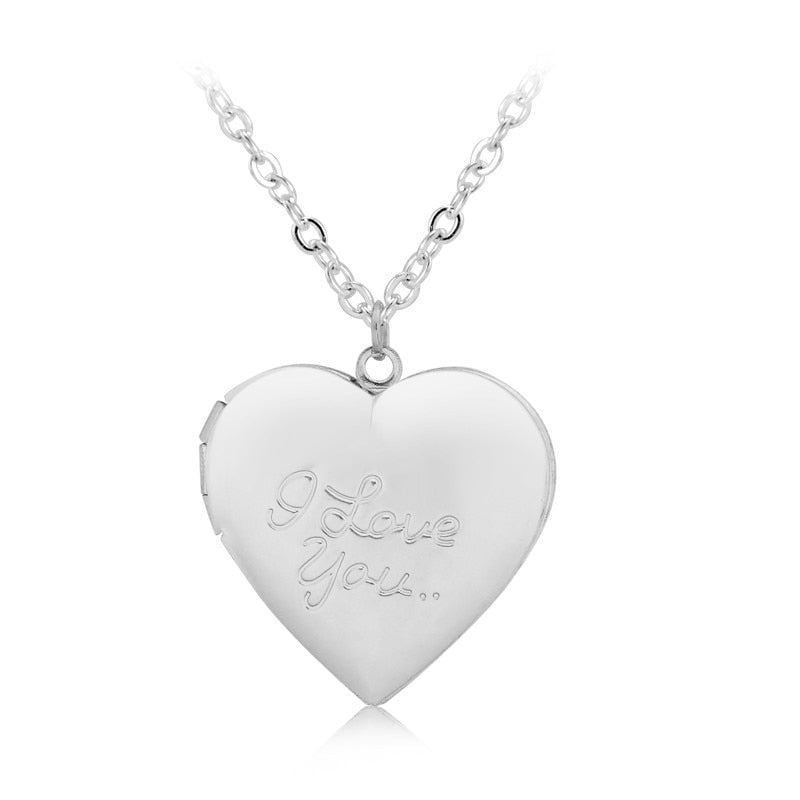 This beautiful locket is the perfect way to keep your special message close to your heart. Crafted using high-quality stainless steel and featuring intricate heart detailing, this piece of jewelry will last a lifetime. With a secure, snap-well closure, you can be sure your beloved message will remain safe and private.