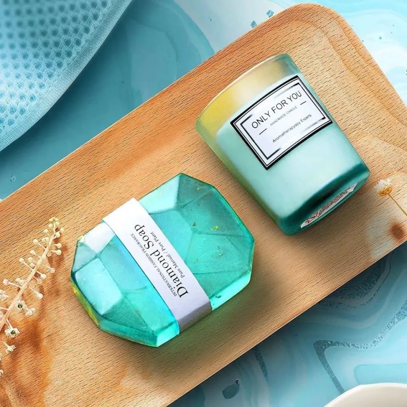 Show your love and appreciation this Mother's Day with our Turquoise Gift Box Set. This beautifully designed set includes everything you need to spoil and pamper the special woman in your life. Treat her to a day of relaxation and indulgence with our luxurious gift box set!