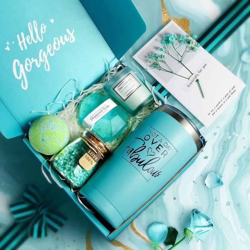 Show your love and appreciation this Mother's Day with our Turquoise Gift Box Set. This beautifully designed set includes everything you need to spoil and pamper the special woman in your life. Treat her to a day of relaxation and indulgence with our luxurious gift box set!