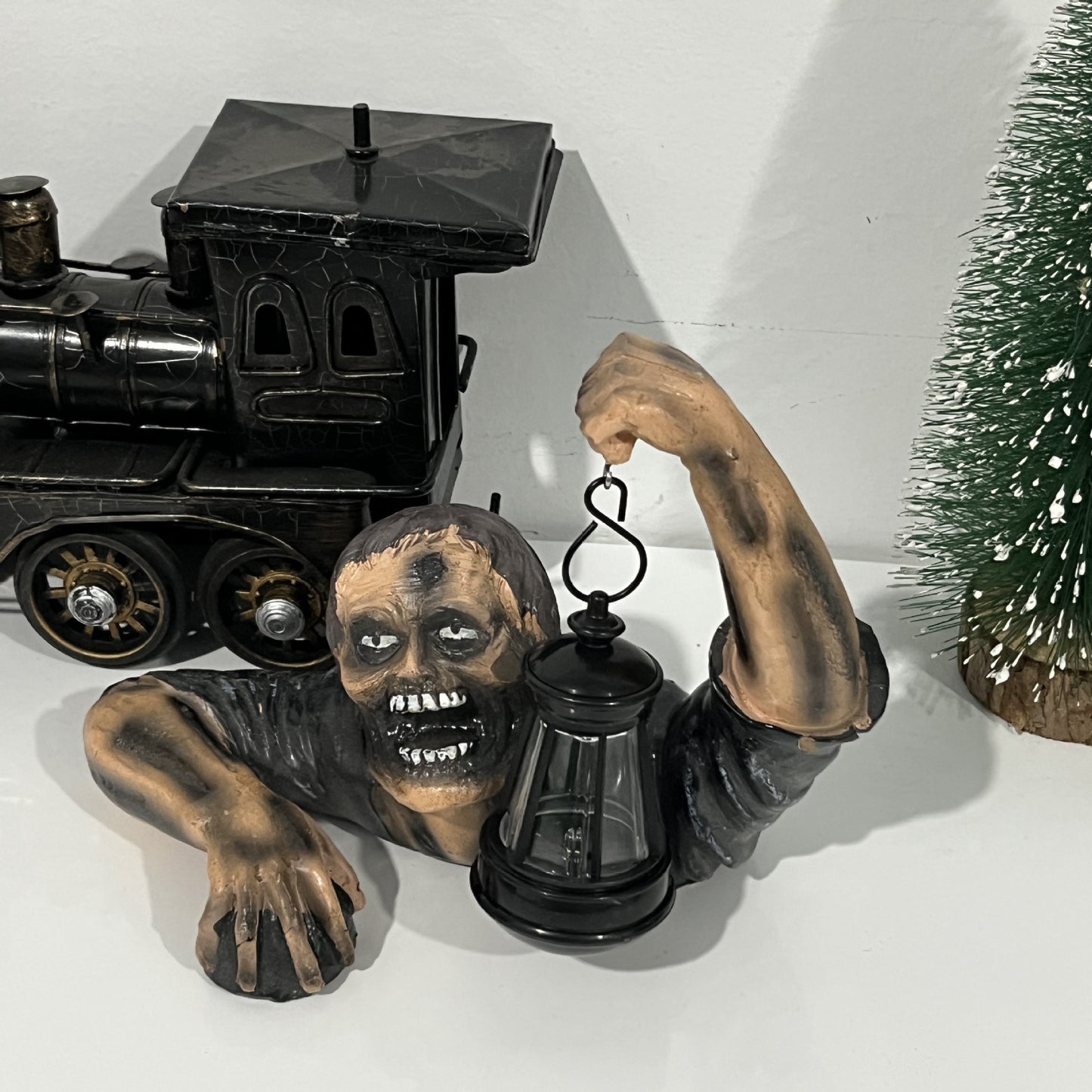 Halloween Zombie With Lantern Resin Yard Decoration