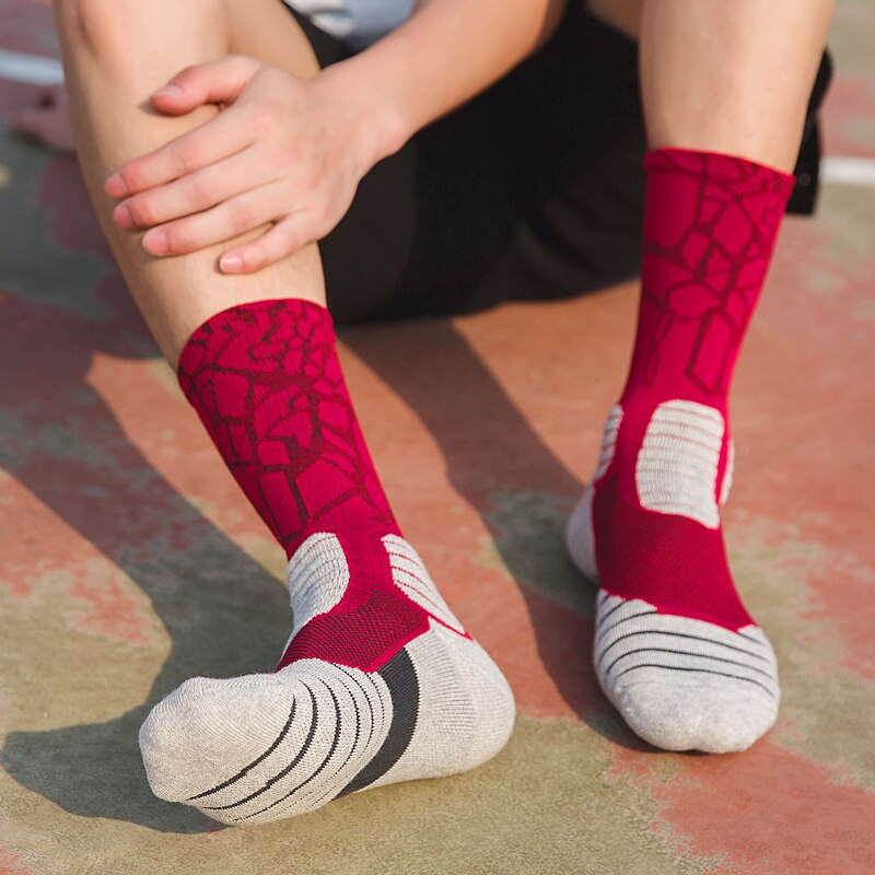 Experience the ultimate in comfort and performance with our High Quality Elite Sports Men's Sized Compression Socks! Designed for athletes, these socks provide targeted compression to increase blood flow and reduce muscle fatigue, allowing you to perform at your best. 