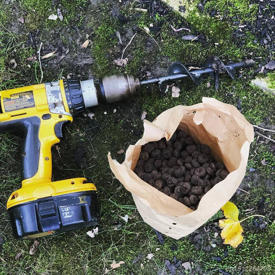 Designed for simple use, the Garden Hole Digger Auger Bit easily plants starts and bulbs. The bit has a 1/2 inch steel shaft to ensure stable operations and efficient digging. 