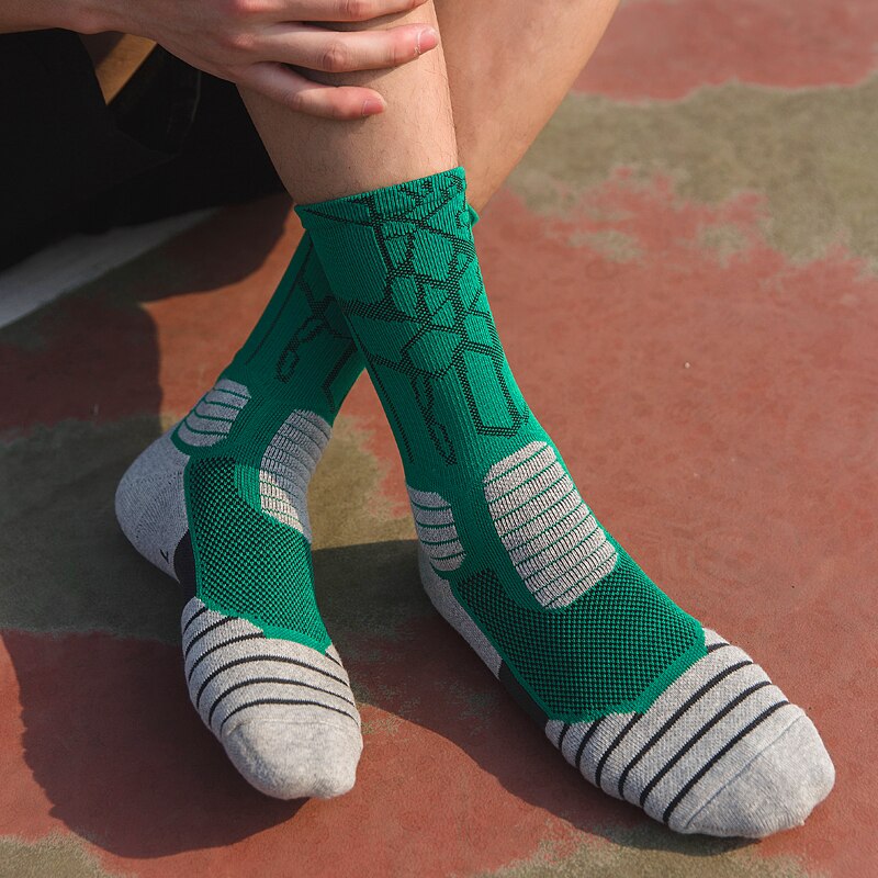 Experience the ultimate in comfort and performance with our High Quality Elite Sports Men's Sized Compression Socks! Designed for athletes, these socks provide targeted compression to increase blood flow and reduce muscle fatigue, allowing you to perform at your best. 