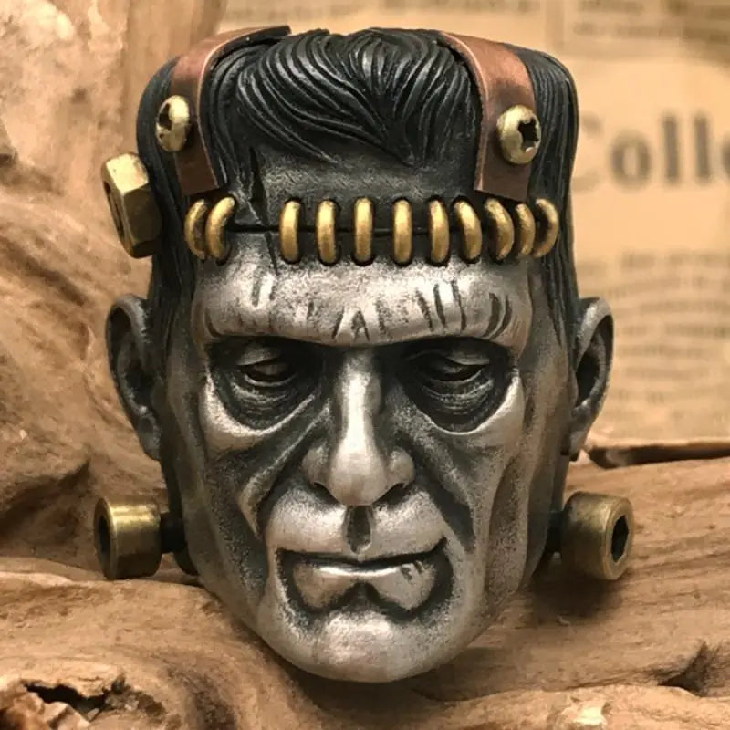 Walk on the wild side with this unique Creative Retro Frankenstein Ring. Its creative design and fun look make it the perfect addition to your Halloween wardrobe. Show off your sense of style and get ready for a spooky and fashionable night!
