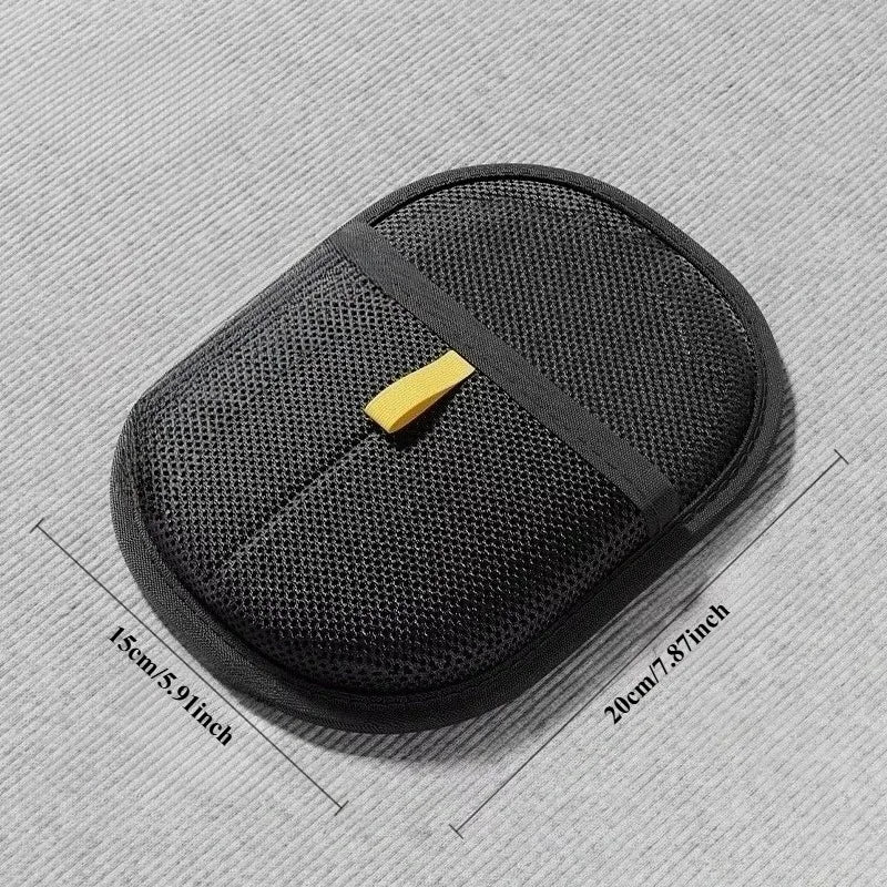  Our pet hair removal glove is a sustainable choice for pet owners, as it is washable and reusable. 