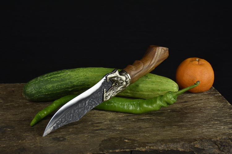 This beautiful Faucet Bone Knife makes a great addition to your home, the details are exquisite and the blade is sharp.  Features a detailed wolf on the handle.  Comfortable to hold and feels steady and strong while cutting. 