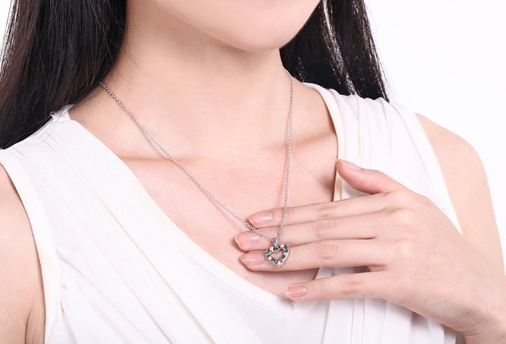 Looking for a romantic gift to please your loved one? These Romantic Love Rose Zircon Necklaces are perfect for any reason or any season. With so many styles to choose from you're sure to find the perfect heart necklace for your loves unique style. 
