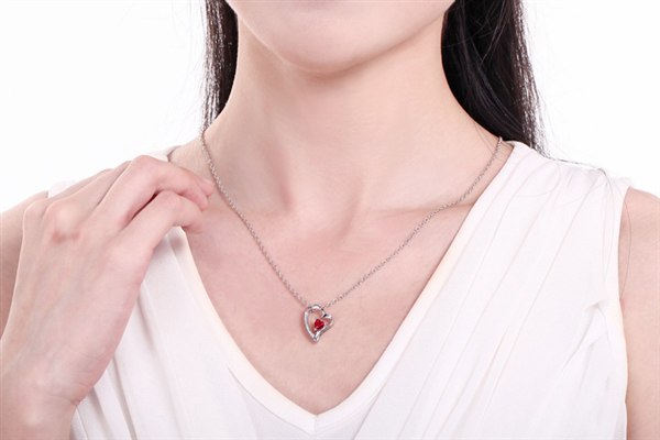 Looking for a romantic gift to please your loved one? These Romantic Love Rose Zircon Necklaces are perfect for any reason or any season. With so many styles to choose from you're sure to find the perfect heart necklace for your loves unique style. 