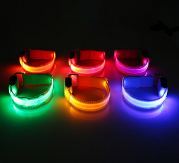 This Safety LED Dog Collar provides 360 degrees of visibility, so you can keep your pup safe when out for their nightly walks. It features bright LED lights that offer peace of mind and let everyone know that your beloved pup is nearby. 
