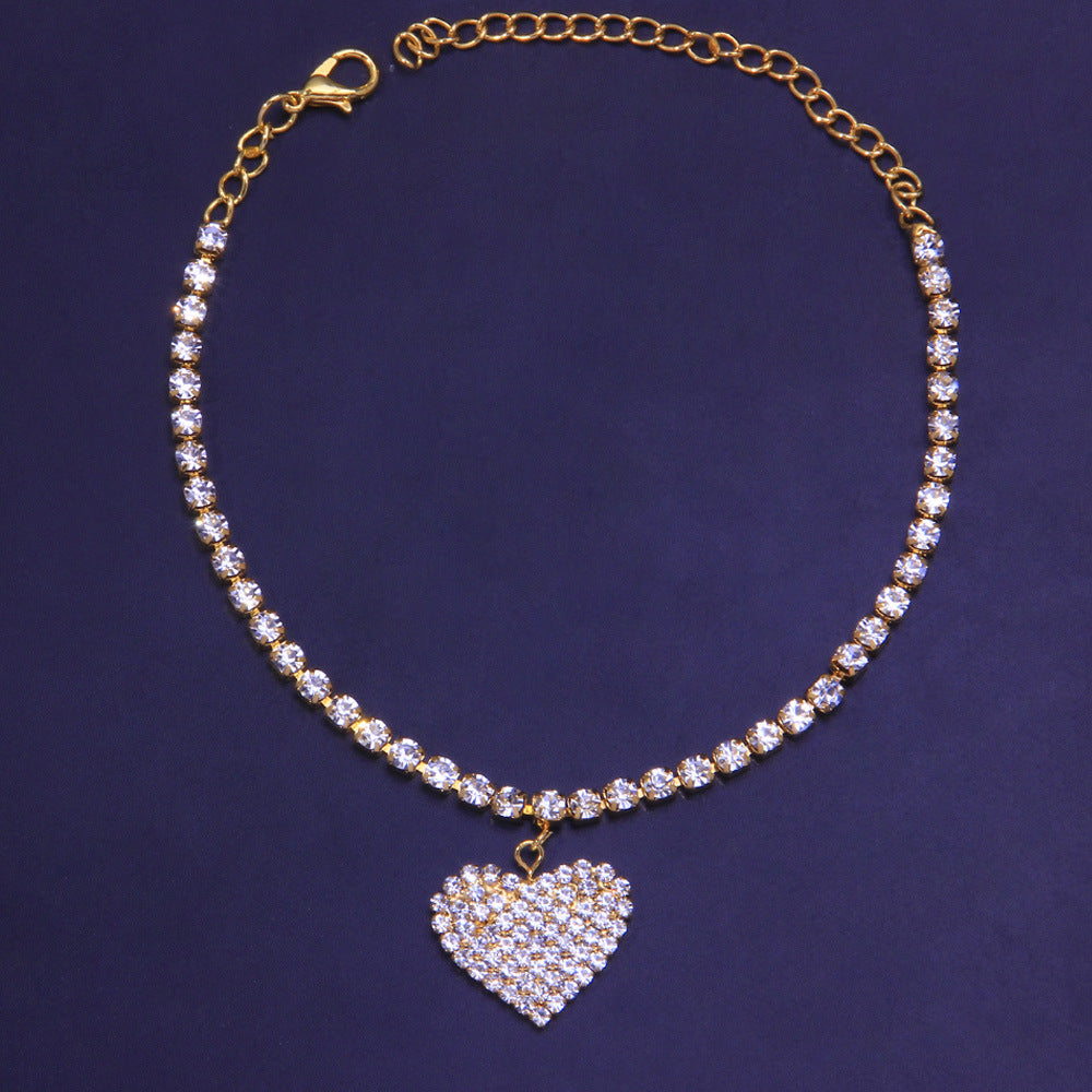 This classic and timeless Luxury Diamond Heart-Shaped Anklet offers a delicate and refined design crafted with intricate detailing and craftsmanship. Featuring genuine sterling silver plating and hand-set clear diamonds, this stylish anklet is sure to make a statement. The perfect combination of sparkle, quality, and elegance, this anklet is sure to last for years to come.