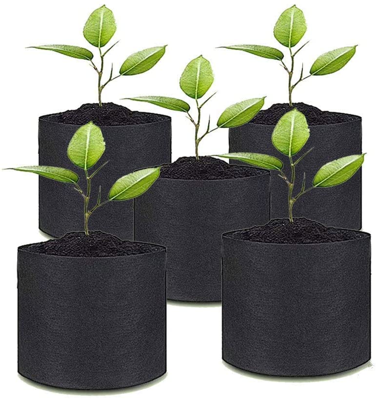 These black and gray felt plant grow bags are perfect for your vegetables, flowers or leafy plants. With perfect ventilation, easy to move and eco-friendly bags these grow bags are perfect to help plants grow efficiently and effectively.