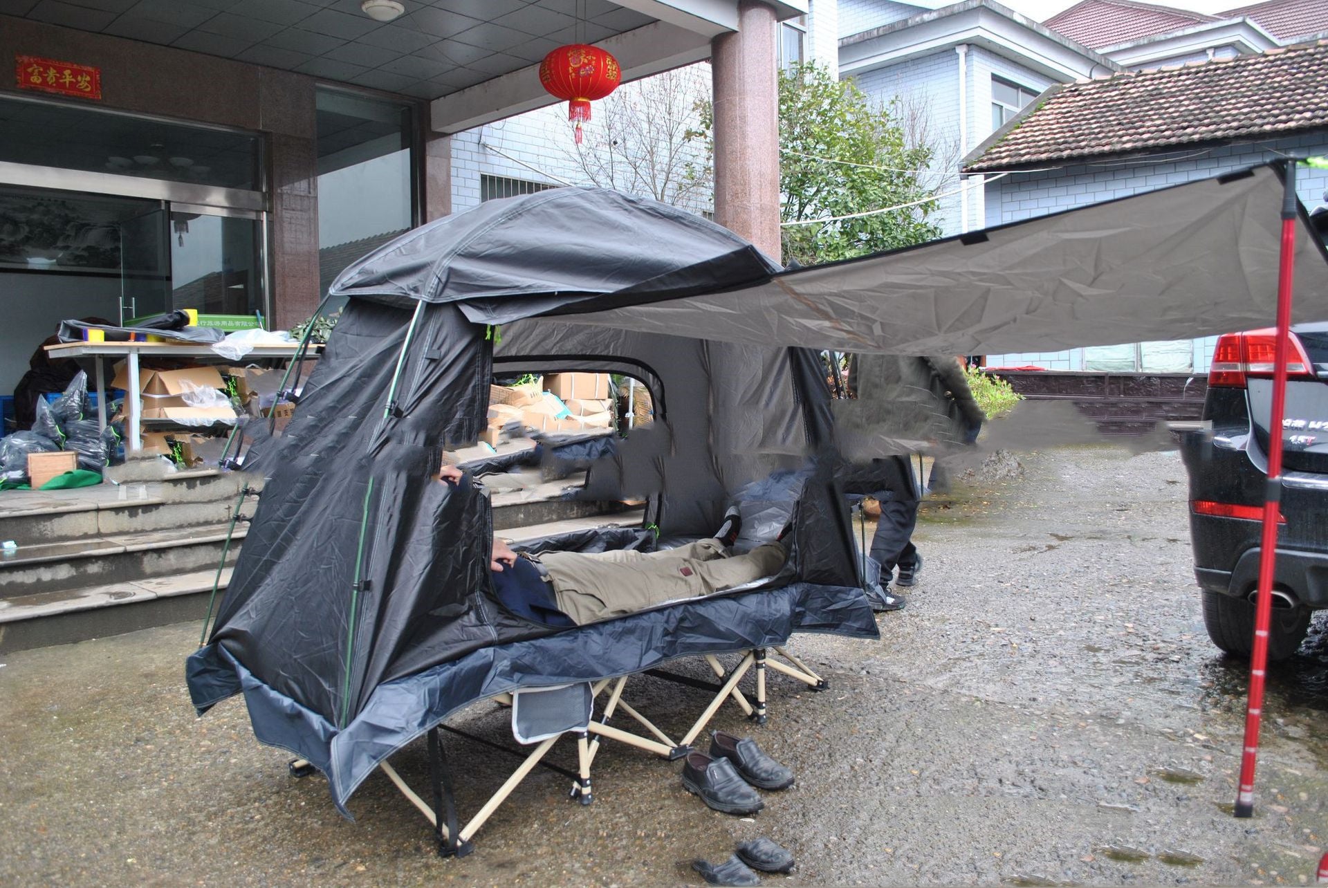 A wonderful way to camp, being off the ground and away from those pesky bugs. This folding ultra-light waterproof tent is perfect for all of your camping trips.  Perfect for the small family up to 6 people, but also excellent for a single to have plenty of room for all your camping, hunting, fishing or other gear. 